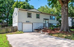 9930 England Drive, Overland Park, KS 66204
