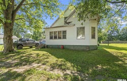 215 N WILSON Street, Girard, IL 62640
