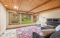 6850 OAKBROOK Ln, Mosier, OR 97040