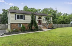 72 Molly Pitcher Lane, Freehold, NJ 07728
