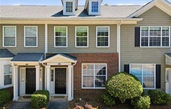 2086 Del Lago Circle, Kennesaw, GA 30152