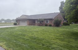 1590 Meadowlane Dr, Lewisport, KY 42351