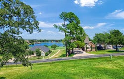 416 Kiowa Drive W, Lake Kiowa, TX 76240