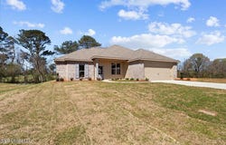 107 NE Adams Avenue, Magee, MS 39111