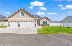 1005 Sawyer Pl, Yakima, WA 98908