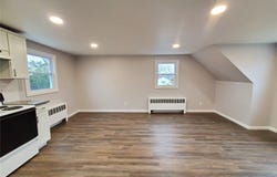 273 S 16th St, Lindenhurst, NY 11757