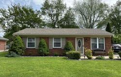207 E Blue Jay Rd, Louisville, KY 40229