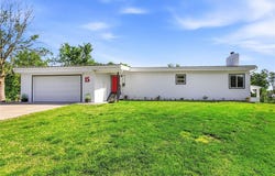 15 NE Johnson Street, Lee's Summit, MO 64063