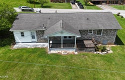 115 Morningside Park, LaFollette, TN 37766