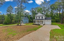 600 W Lewis Street, Dallas, NC 28034