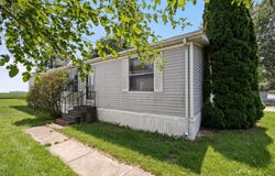 25 Cedar Lane, Sandwich, IL 60548