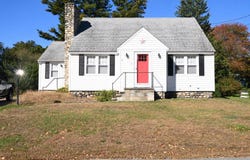 46 Litchfield Ave, Dracut, MA 01826