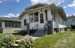 1123 E CENTRAL PARK Avenue, Davenport, IA 52803