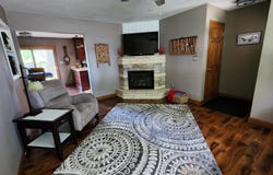 2742 Crestline Avenue, Waterloo, IA 50702