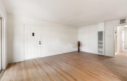 22050 Calvert Street, Woodland Hills, CA 91367