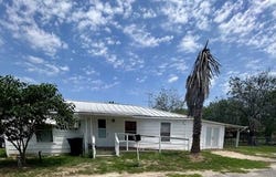 111 Fernandez, Devine, TX 78016