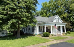 304 S Powell St, Norris City, IL 62869
