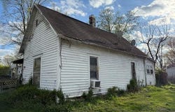 517 S Meridian Road, Mitchell, IN 47446