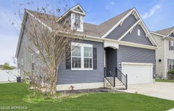 5 Ashburn Avenue, Manahawkin, NJ 08050