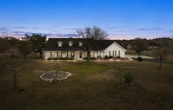 106 Abierto Cove Dr, Blanco, TX 78606