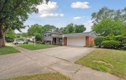 20955 Robinwood Street, Farmington, MI 48336