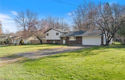 6677 Ridge Plaza Drive, North Ridgeville, OH 44039