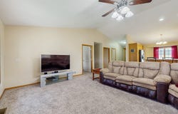 1415 Lake Shore Circle SE, Altoona, IA 50009