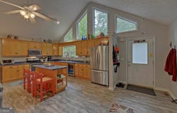 370 Paradise Point, Lavonia, GA 30553