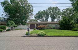 14 Winthrop Place, Deer Park, NY 11729