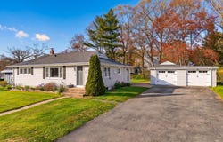 5 Oak Road, Waterford, CT 06385