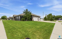 1325 W Waterstone Dr, Sioux Falls, SD 57108