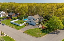 17 Riesling Court, Commack, NY 11725