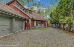582 Lakeview Drive W, Lake Ariel, PA 18436