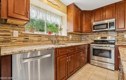 15 Kennedy Court, Middletown, NJ 07748