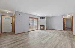 1097 Quinlan Dr, Pewaukee, WI 53072