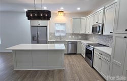 774 8th Street NE, Hickory, NC 28601