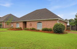 23 Spring Lake Circle, Pearl, MS 39208
