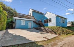 584 EXCHANGE St, NorthBend, OR 97459