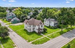 1132 Main Street, Grinnell, IA 50112