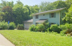 10591 Rolling Hills Drive, Burlington, IA 52601