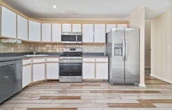 410 Heights Dr, Haledon Boro, NJ 07508-1017