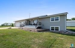 48048 281st St, Canton, SD 57013