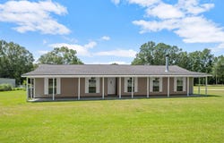 10118 Saray Dr, Denham Springs, LA 70706