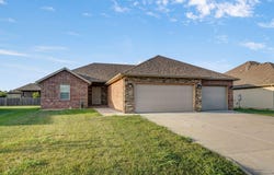 875 E Scott Wayne Drive, Nixa, MO 65714