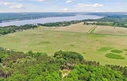 303 S Cove Road, Troy Twp, WI 54016