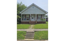123 W COLLEGE Street, Harrisburg, IL 62946
