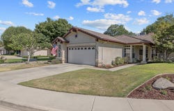 4025 W Hemlock Court, Visalia, CA 93277