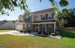 136 Peachtree Glenn Drive, Ellenwood, GA 30294
