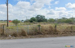 US Hwy 77 S, Yoakum, TX 77995