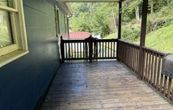 93 Schoolhouse Hollow Road, David, KY 41616